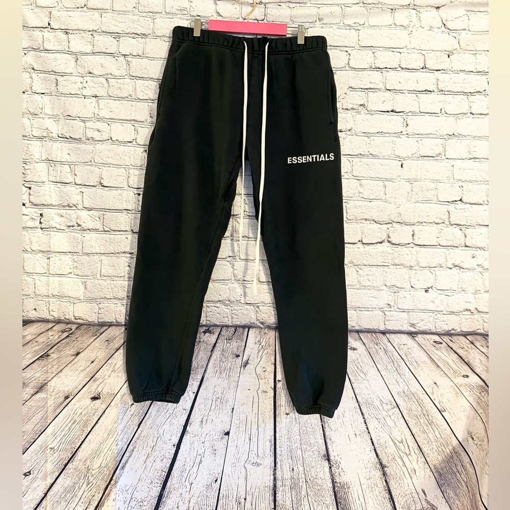 FEAR OF GOD ESSENTIALS. Black joggers. Size M